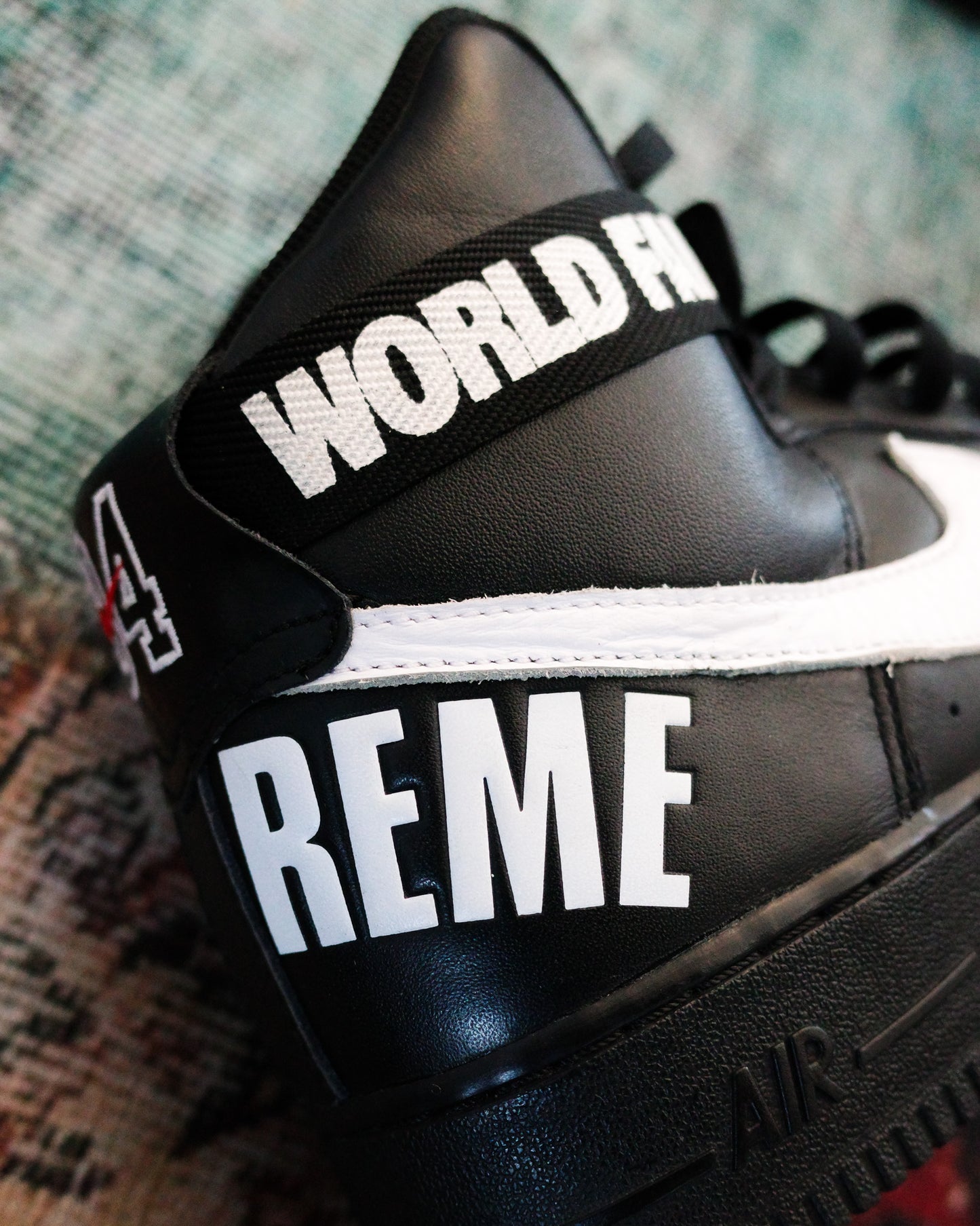 Nike Air Force 1 High Supreme World Famous Black (698696-010)