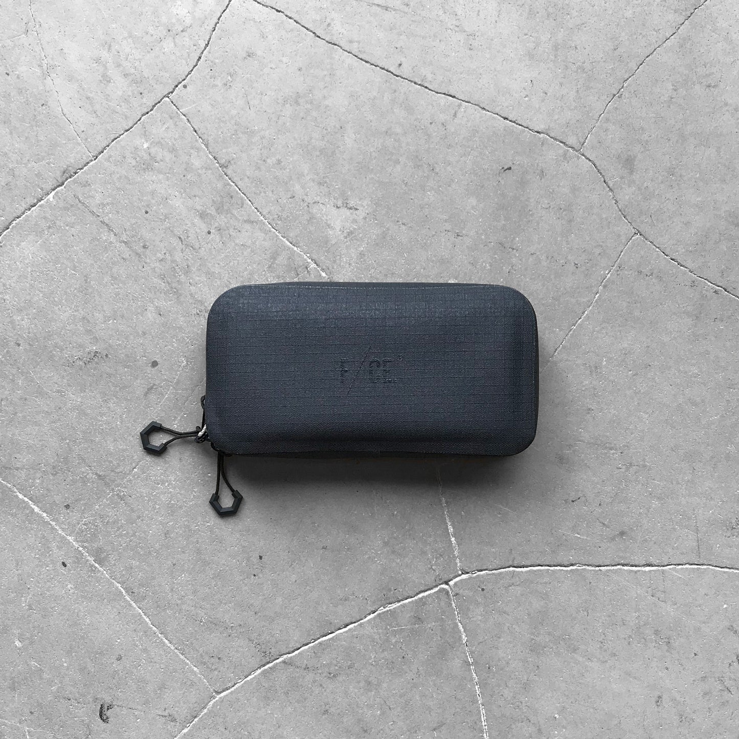 F/CE No Seam Passport Case